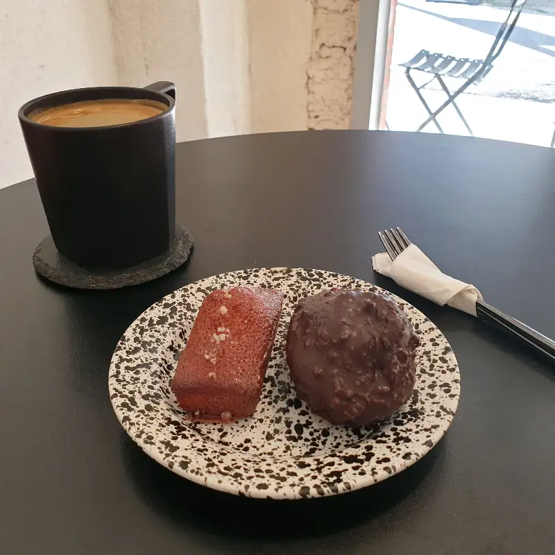 위알커피에서 맛본 행복한 시간