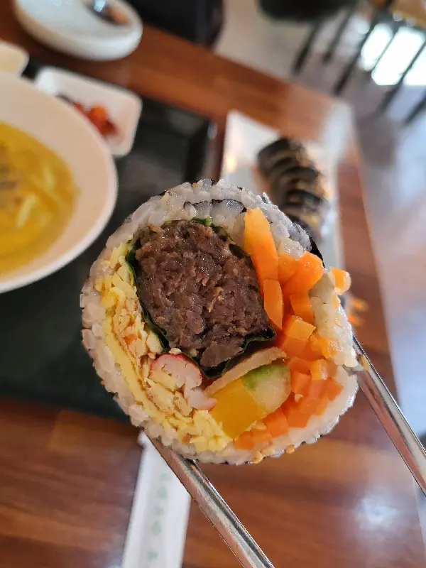 불고기 김밥 단면