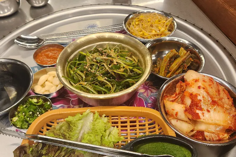 다양한 밑반찬들