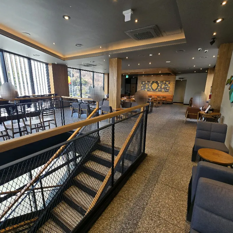 스타벅스 2층 내부