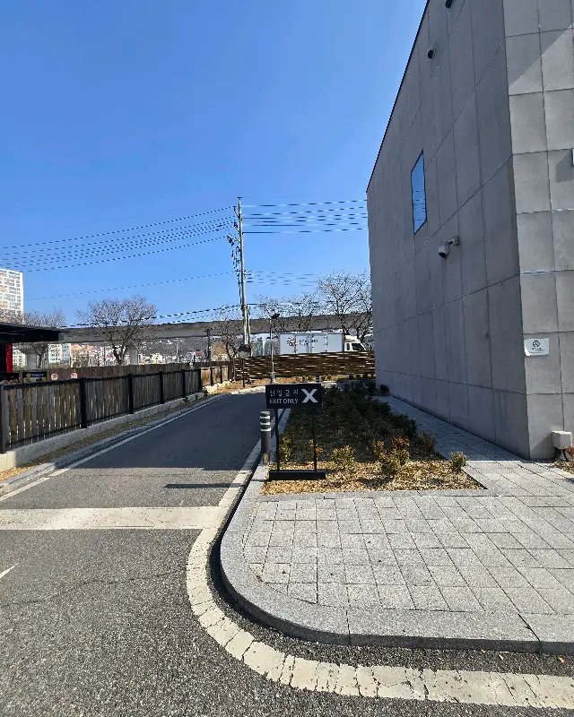 넓은 주차 공간