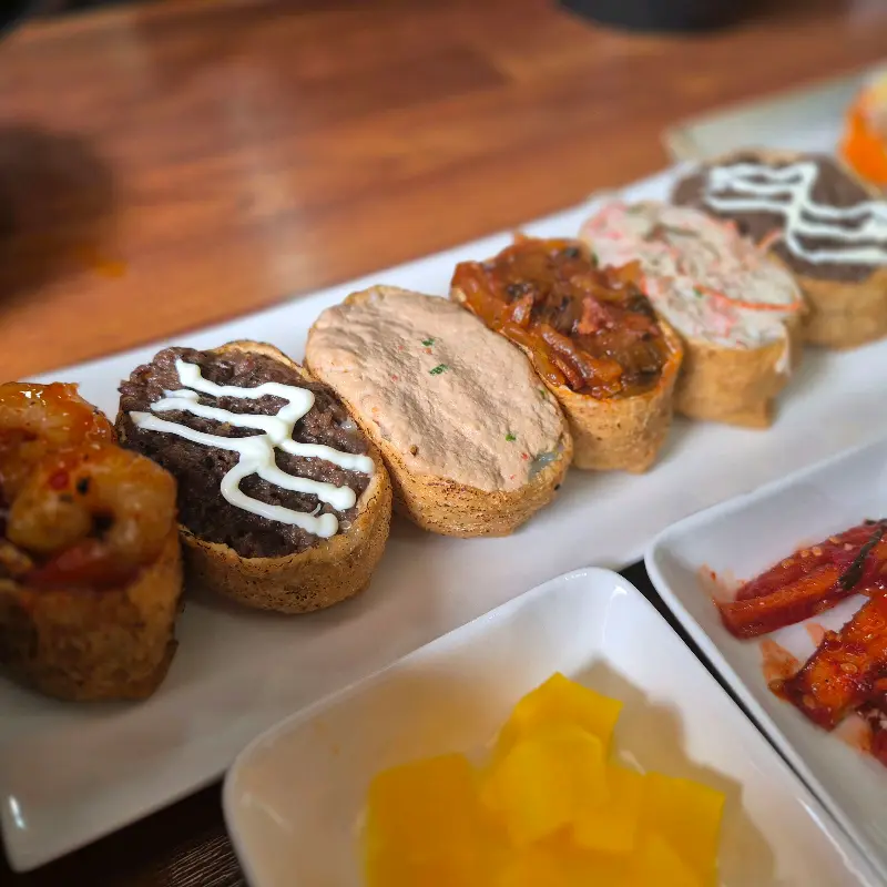 다양한 종류의 유부초밥