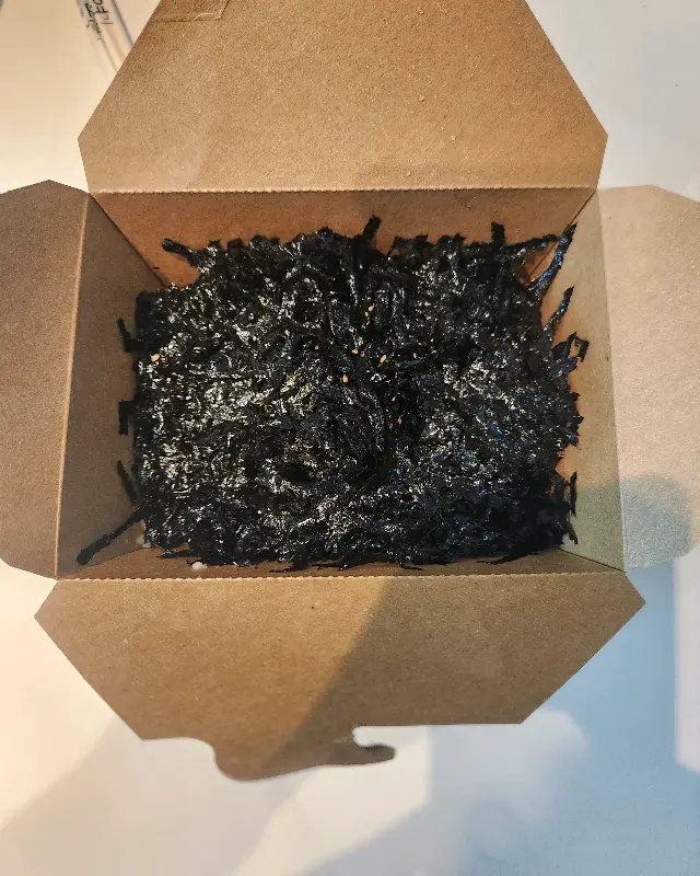 김가루가 가득 뿌려진 주먹밥