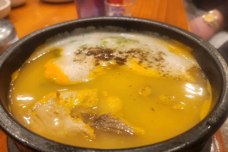 뚝배기에 담긴 돼지국밥