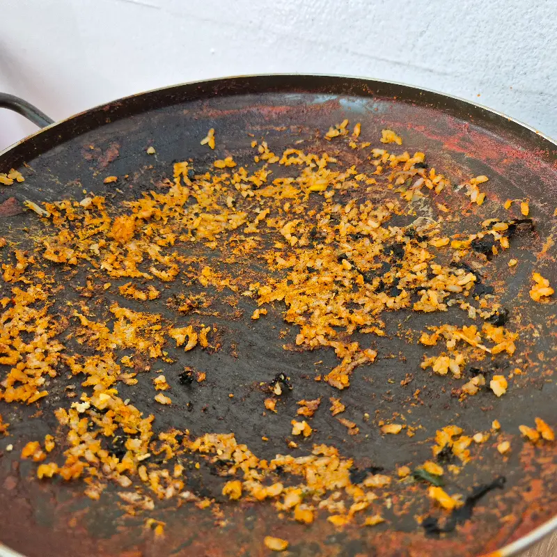 깨끗하게 비워진 냄비