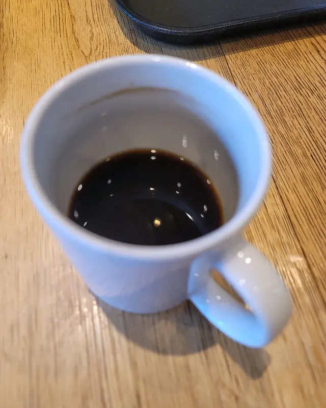 넓은 테이블 좌석