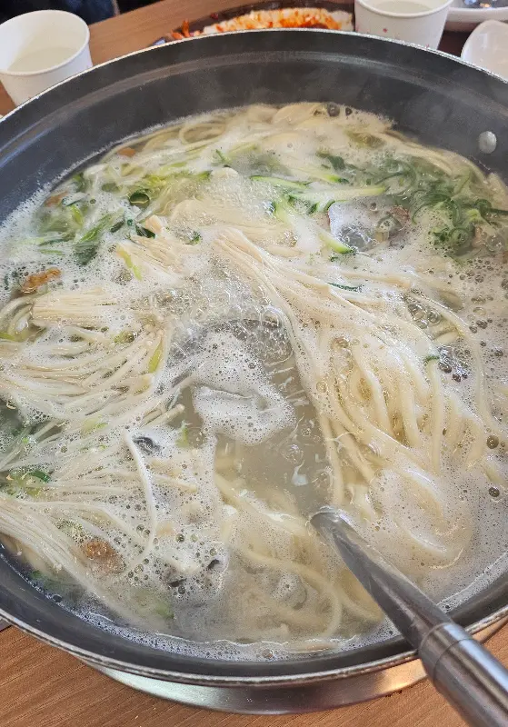 해물 가득 칼국수