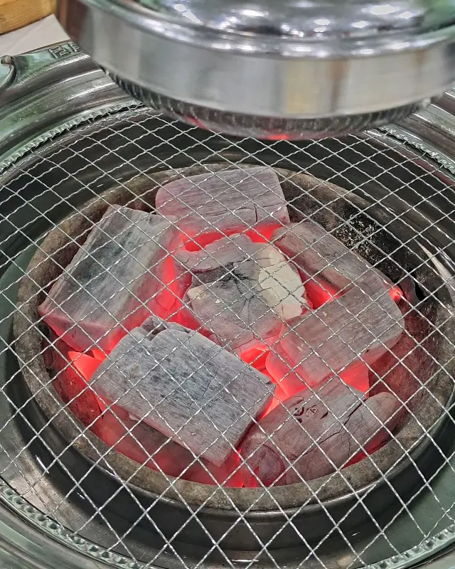 참숯이 담긴 화로