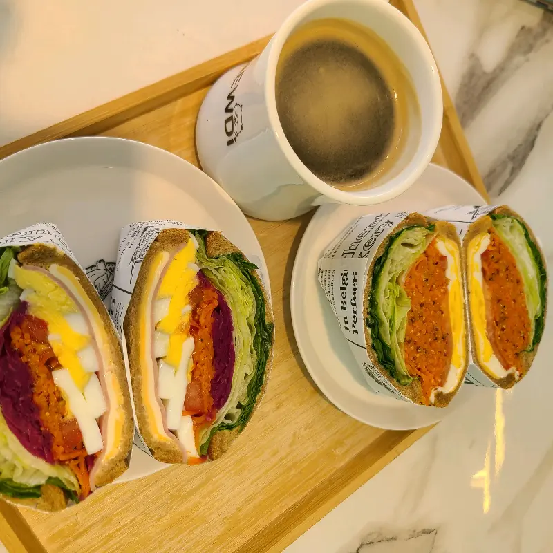 샌드위치와 커피