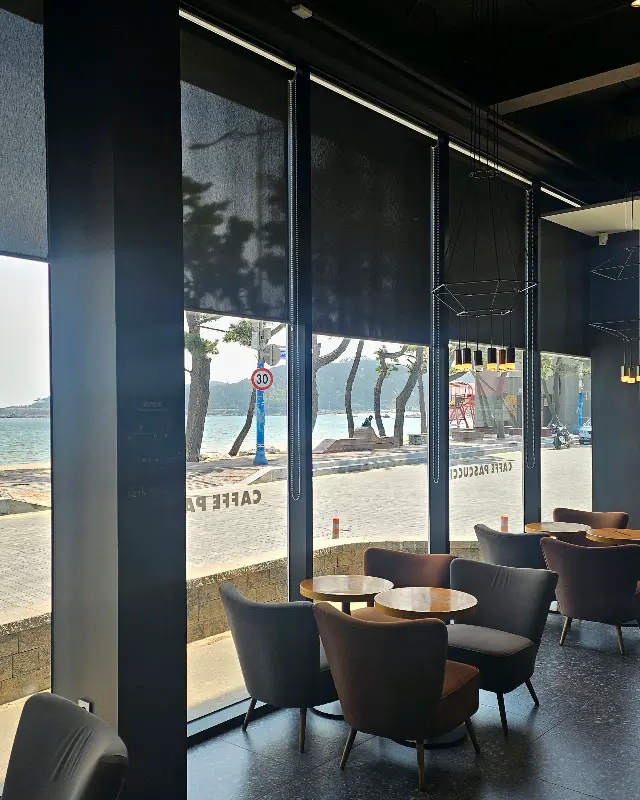 통창으로 보이는 바다