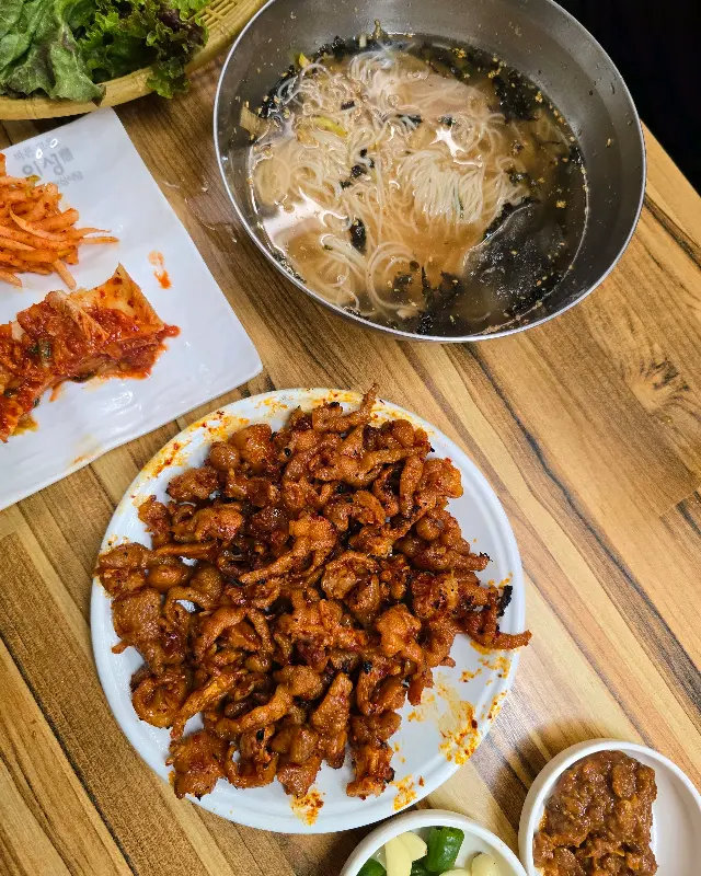 닭발과 비빔국수