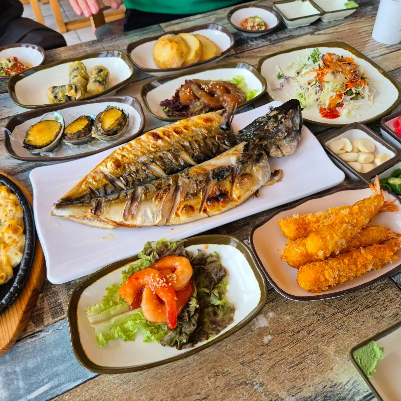 신선한 해산물 한 상 차림