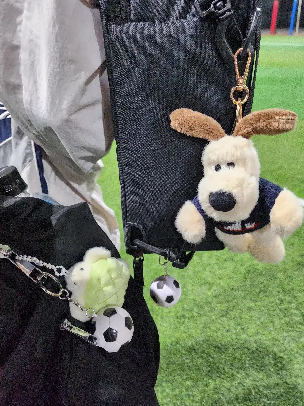 꽃 장식이 화려한 케이크