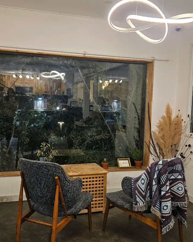 창밖 풍경이 보이는 좌석