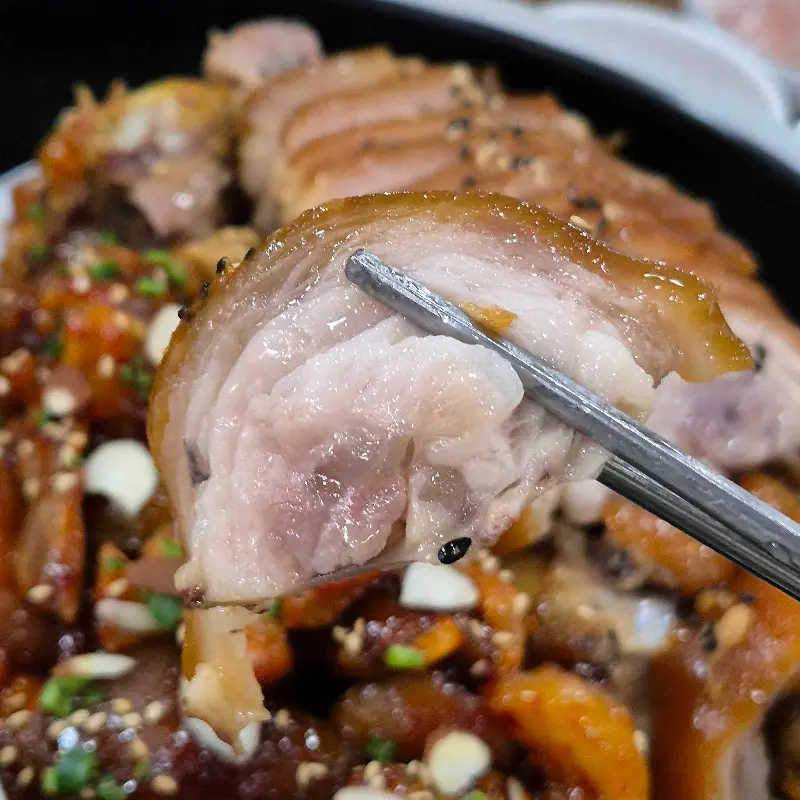 윤기가 흐르는 족발