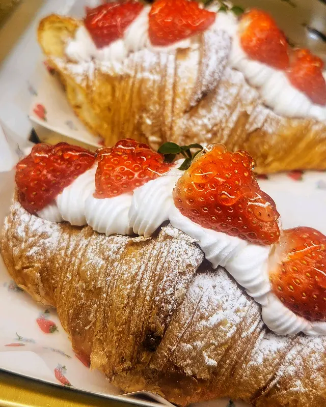 딸기 크로와상