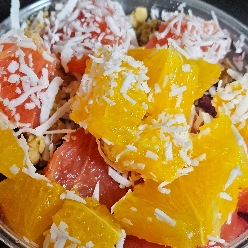 다양한 토핑이 올라간 요거트 아이스크림