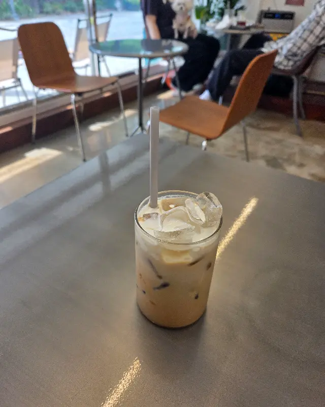 카페 외부 테라스