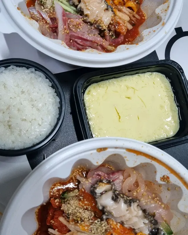 물회와 밥, 그리고 곁들임