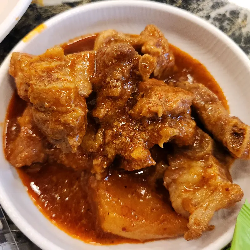 윤기가 흐르는 돼지갈비찜