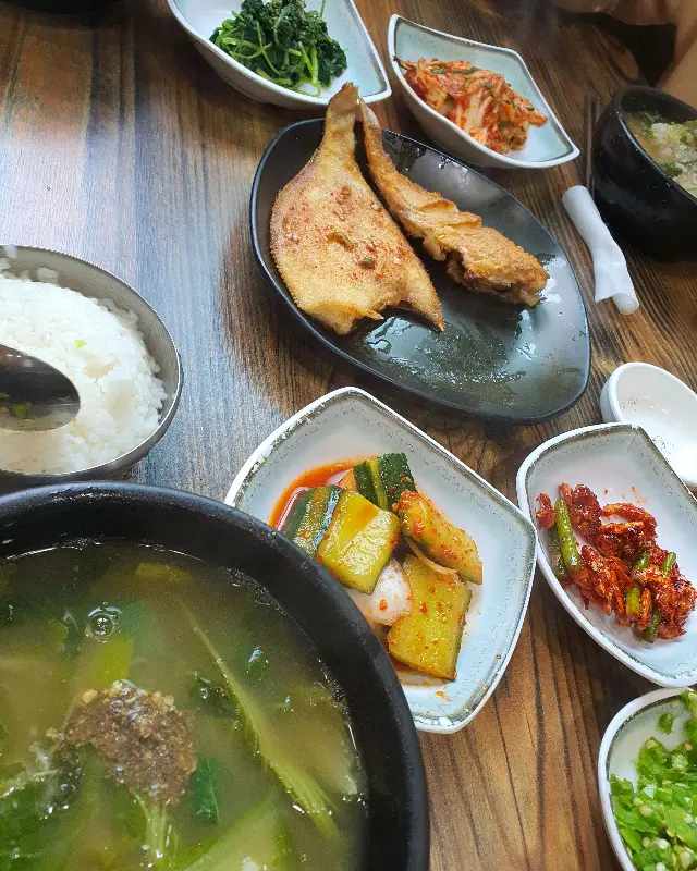 추어탕과 밑반찬