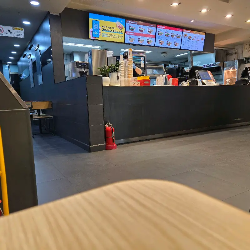 롯데리아 내부