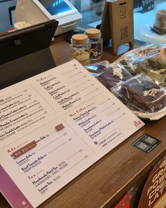 카페 내부 테이블