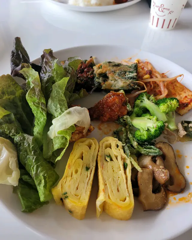 다양한 뷔페 음식