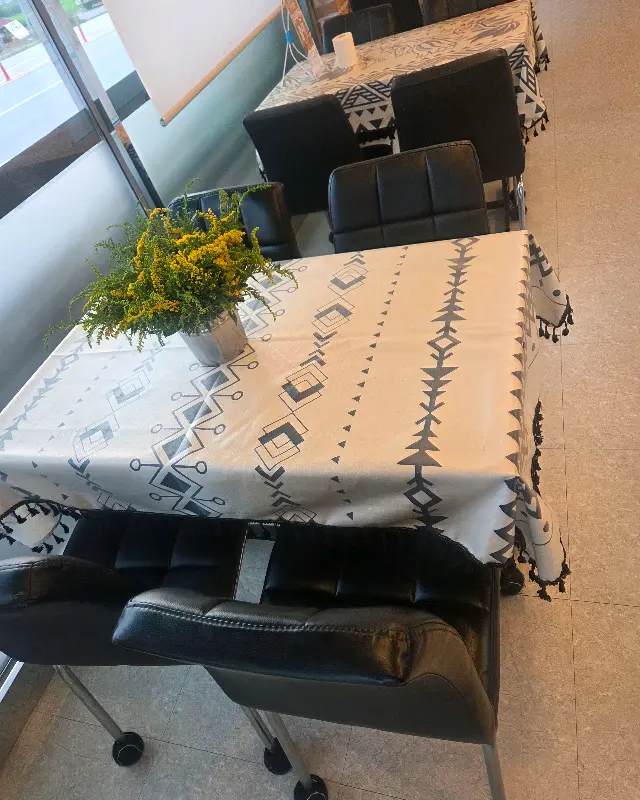 심할머니 안흥찐빵 내부 테이블