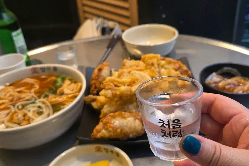 우동과 함께 즐기는 술 한 잔