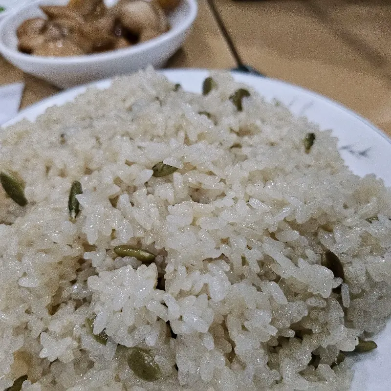 윤기가 흐르는 찰밥