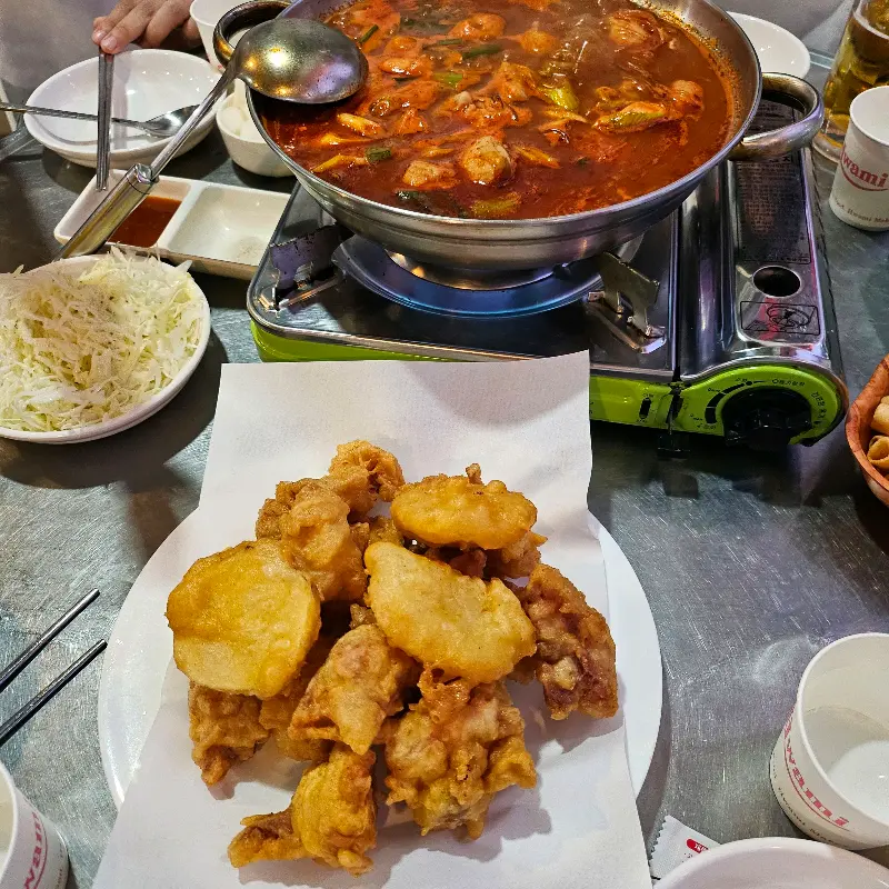 닭다리살이 듬뿍 들어간 닭볶음탕