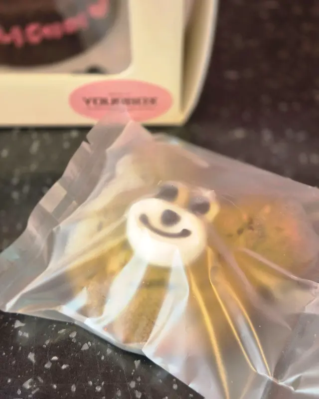 포장 비닐에 담긴 귀여운 캐릭터 쿠키