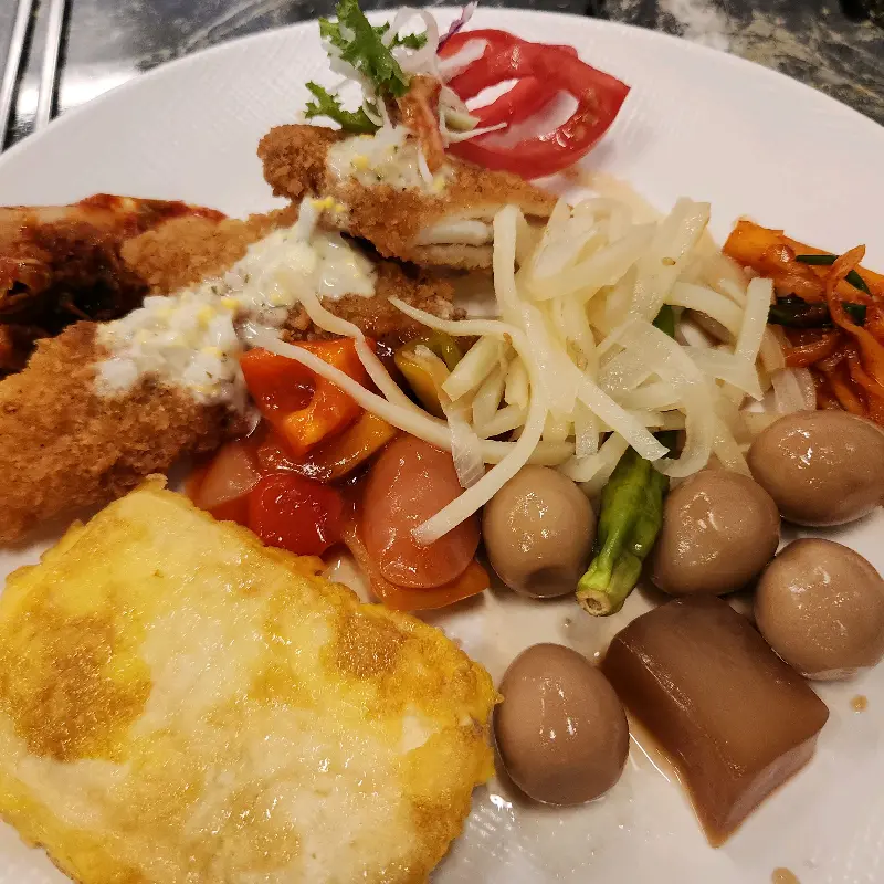 다채로운 반찬들