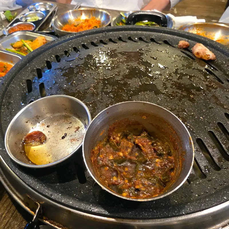 깔끔하게 비워진 불판