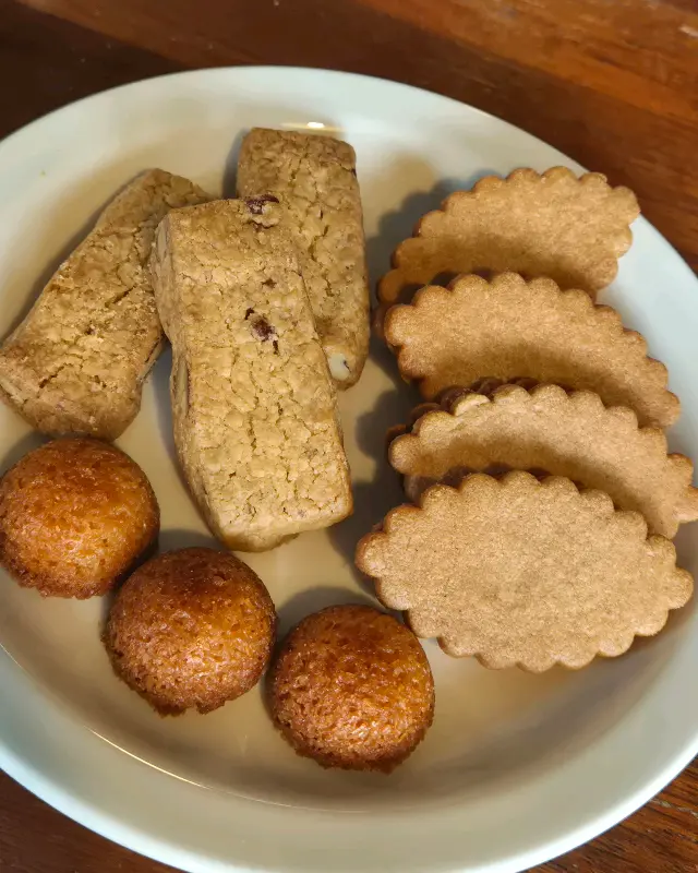 카라멜 샌드, 갈레트 브루통, 코코넛 마카롱