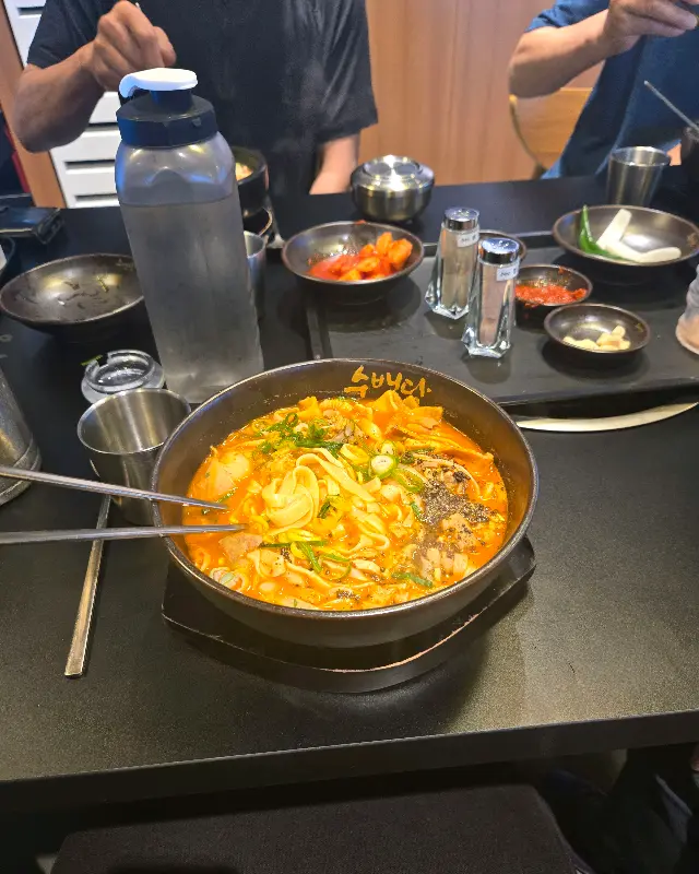 푸짐한 양으로 든든하게, 수백당의 국밥