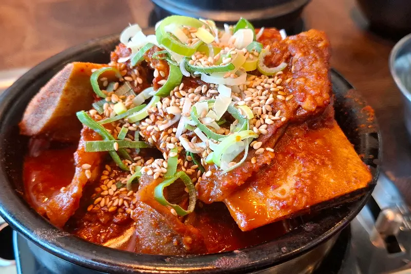 윤기가 흐르는 갈비찜