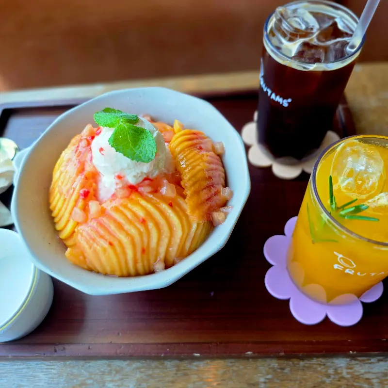 복숭아 빙수와 음료