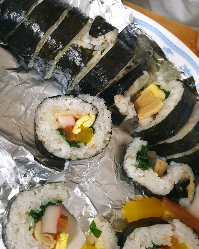 윤기가 흐르는 나드리김밥