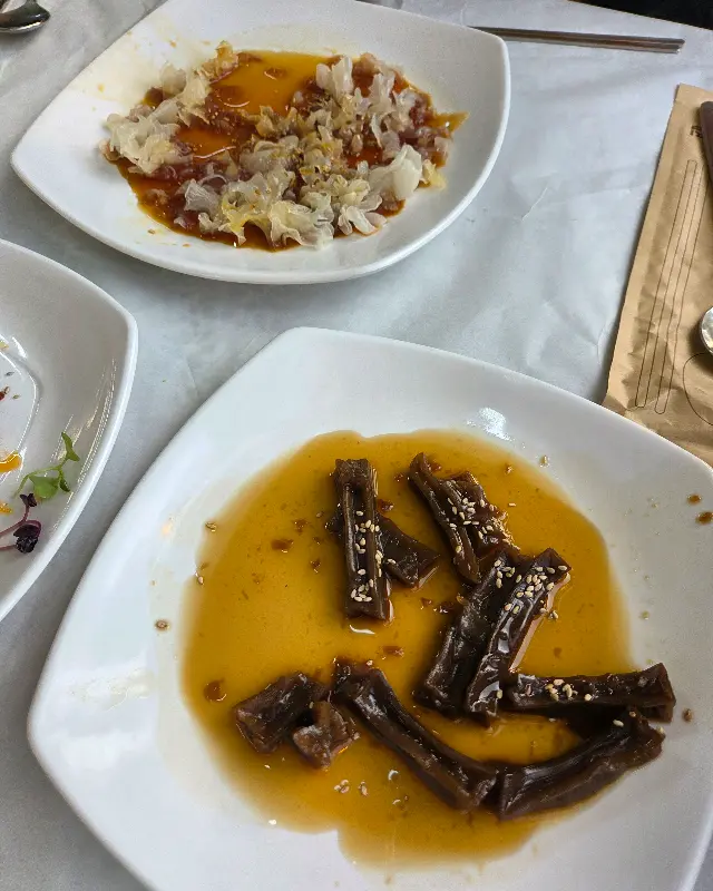 정갈하게 담겨 나온 밑반찬