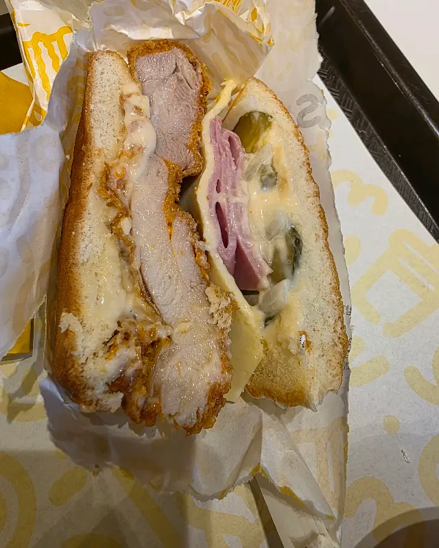 맘스터치 버거 단면