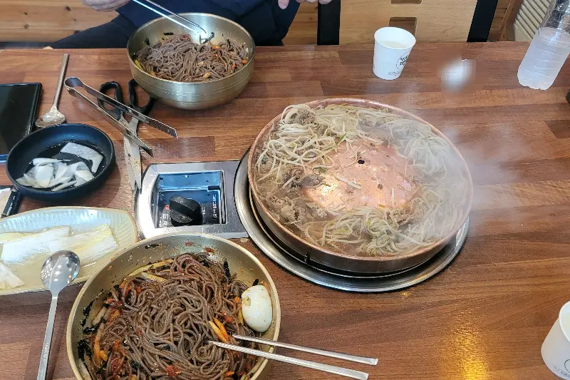 물막국수와 비빔막국수, 그리고 불고기 전골