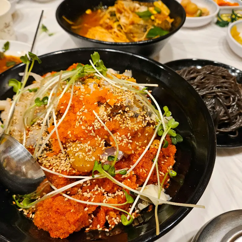 푸짐한 물회 한 상 차림