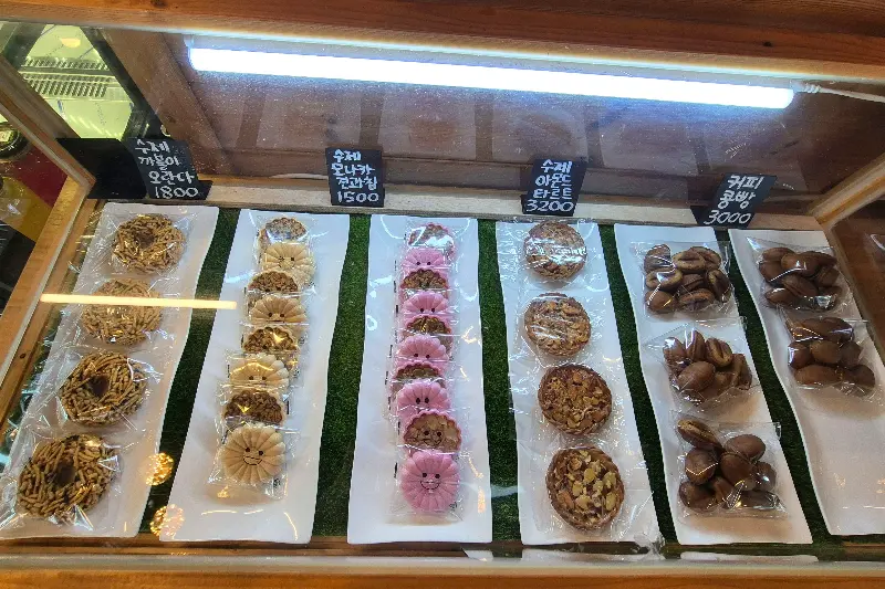 다양한 종류의 수제 디저트