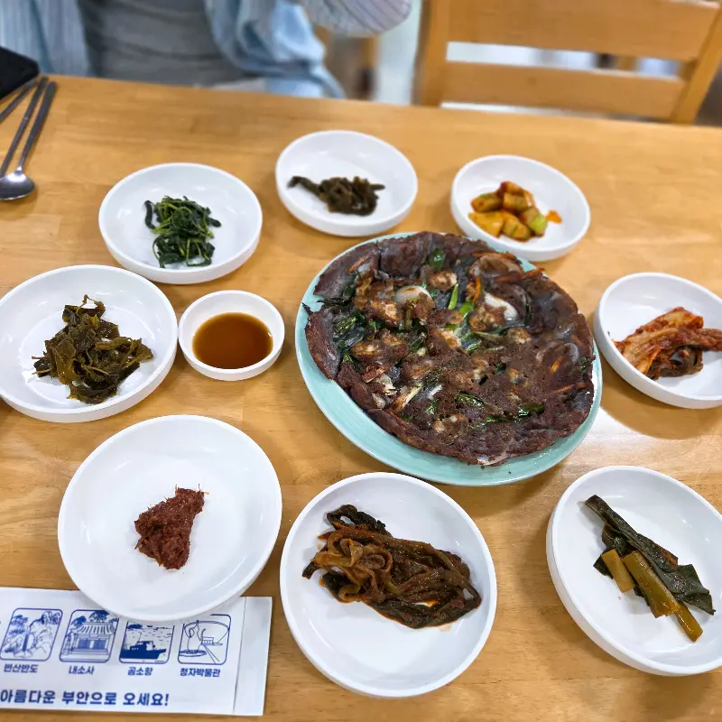 정갈하게 차려진 한 상