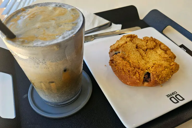 음료와 함께 즐기는 빵