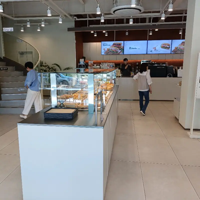 다양한 빵과 디저트