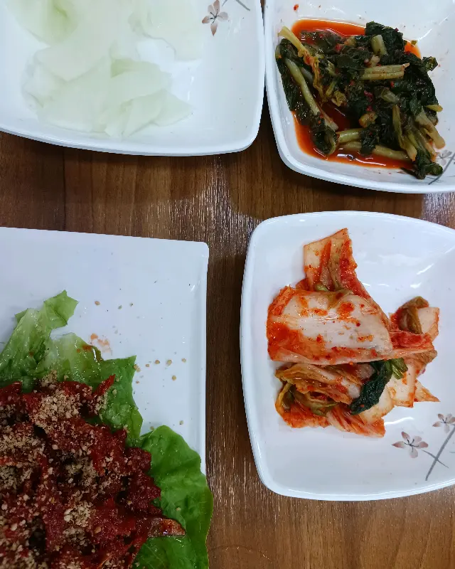 수육과 함께 곁들여 먹는 밑반찬