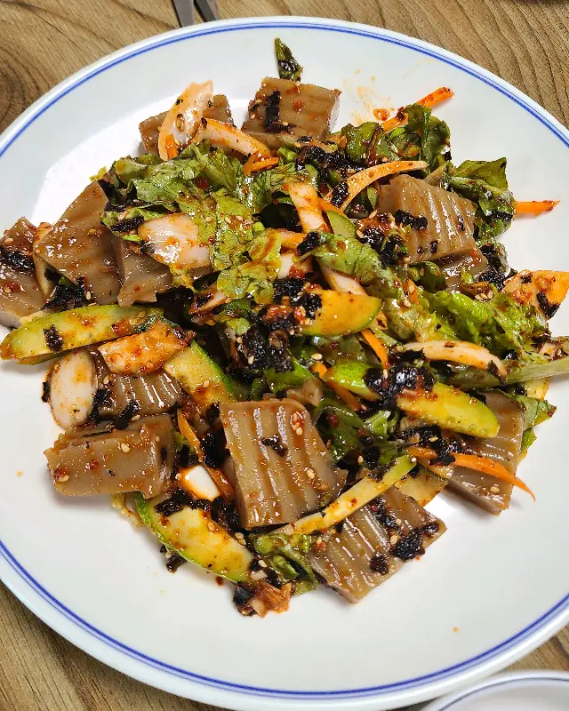 먹음직스러운 도토리묵